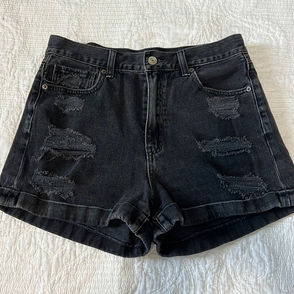 American Eagle Black Denim High Waisted Mom Short Size 6